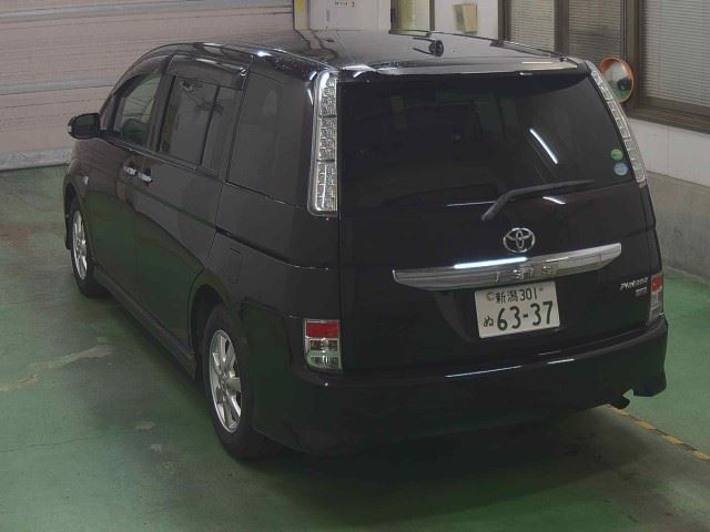 TOYOTA ISIS 2013