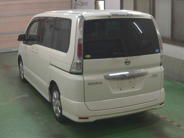 NISSAN SERENA 2010