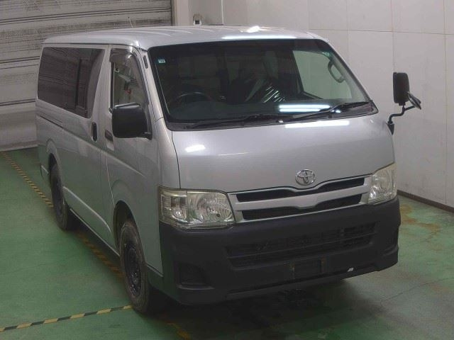 TOYOTA HIACE VAN 2011