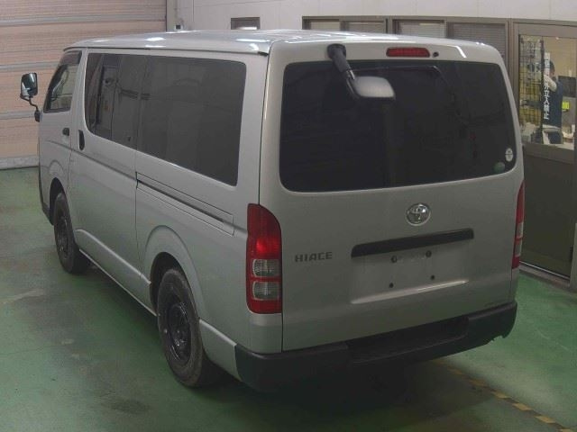 TOYOTA HIACE VAN 2011
