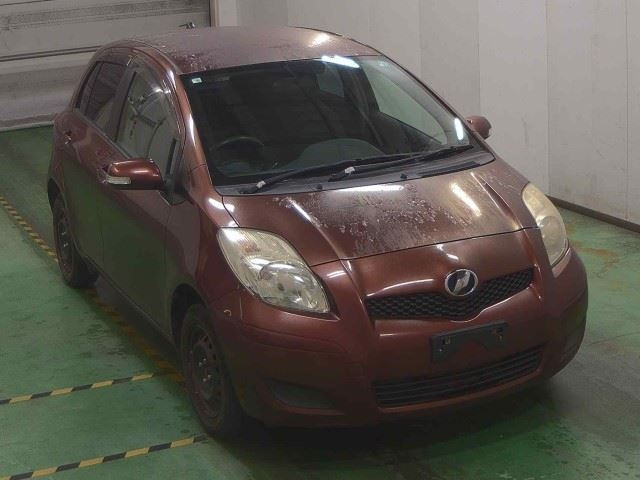 TOYOTA VITZ 2010