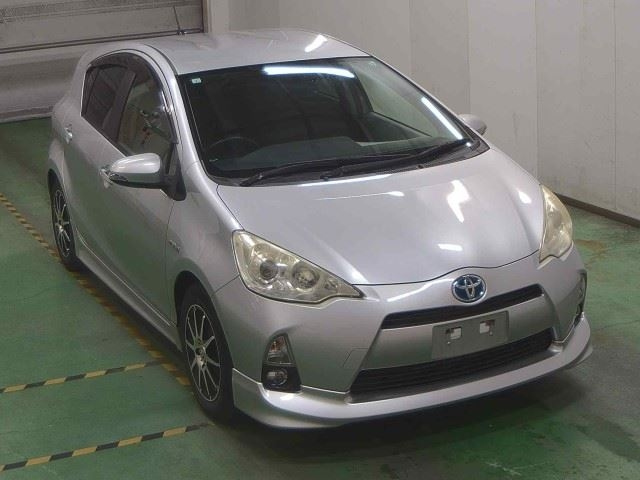 TOYOTA AQUA 2012