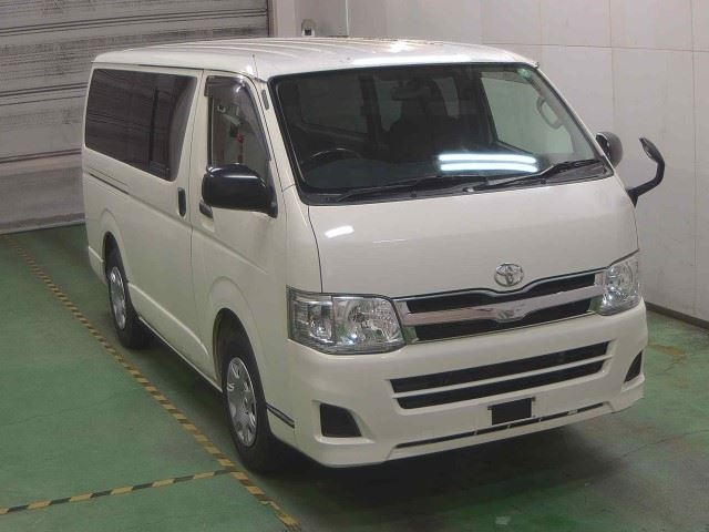 TOYOTA HIACE VAN 2011