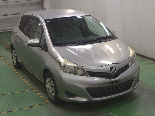 TOYOTA VITZ 2011