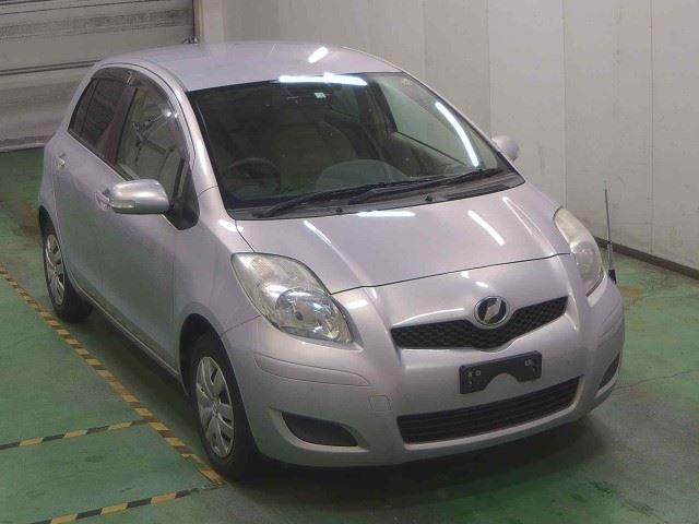 TOYOTA VITZ 2010