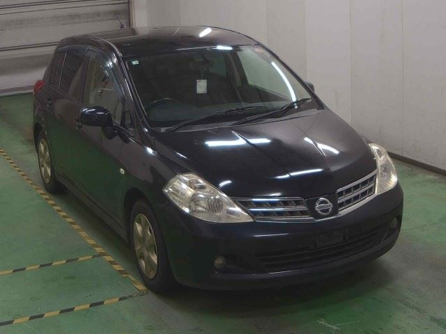 NISSAN TIIDA 2010