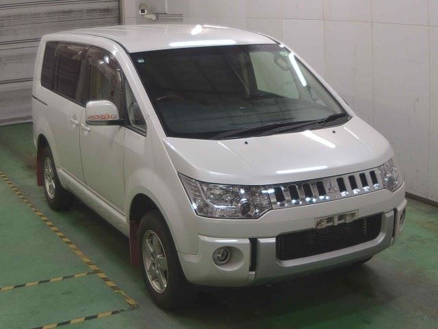 MITSUBISHI DELICA D5 2014
