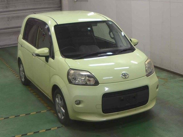 TOYOTA PORTE 2012