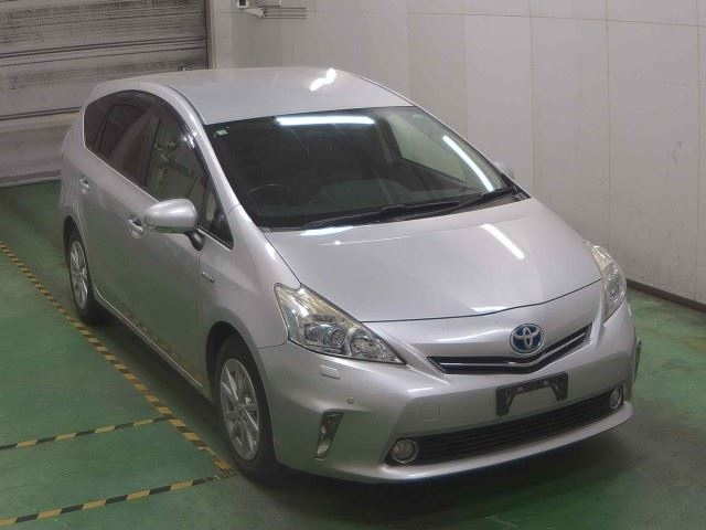TOYOTA PRIUS ALPHA 2012