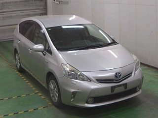 TOYOTA PRIUS ALPHA 2012