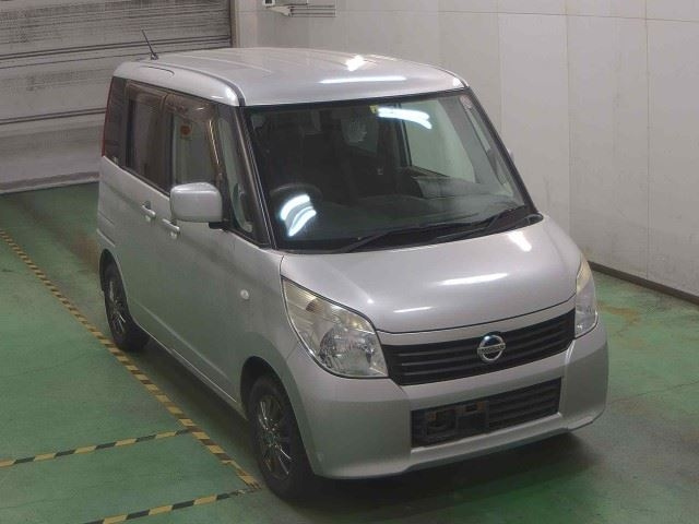 NISSAN ROOX 2010