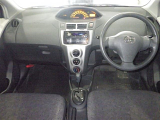 TOYOTA VITZ 2010