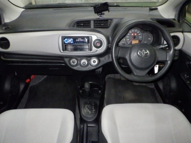 TOYOTA VITZ 2012