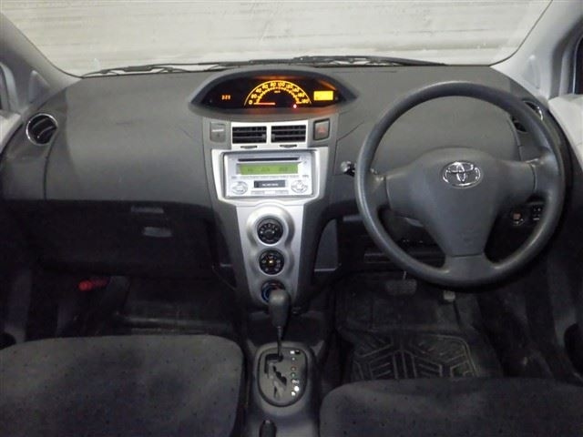 TOYOTA VITZ 2008