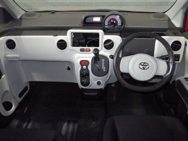 TOYOTA PORTE 2013