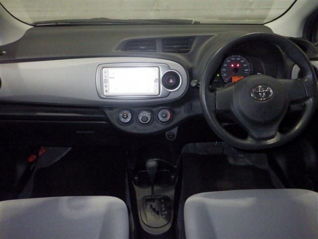 TOYOTA VITZ 2011