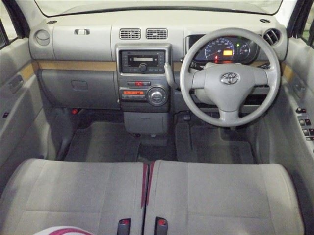 TOYOTA PIXIS SPACE 2011