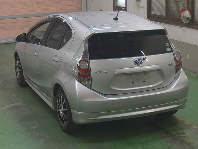 TOYOTA AQUA 2012