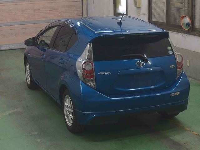 TOYOTA AQUA 2012