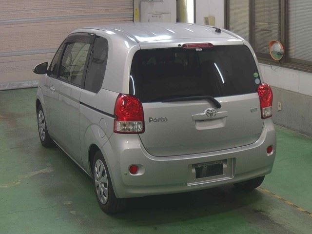 TOYOTA PORTE 2012