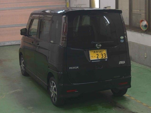 NISSAN ROOX 2011