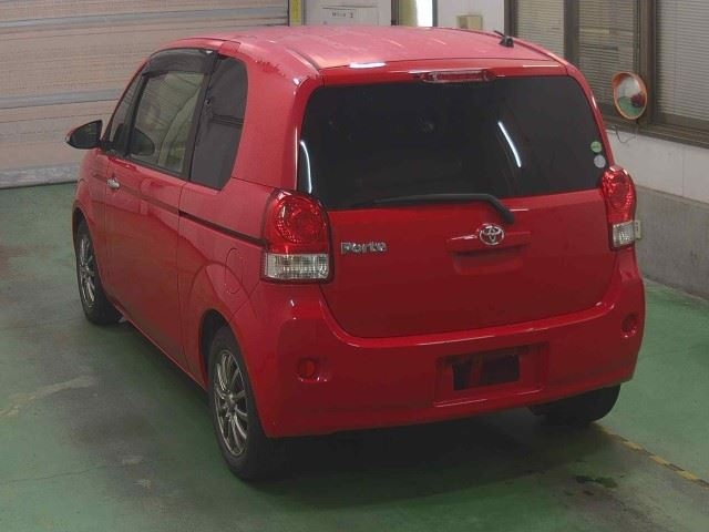 TOYOTA PORTE 2013