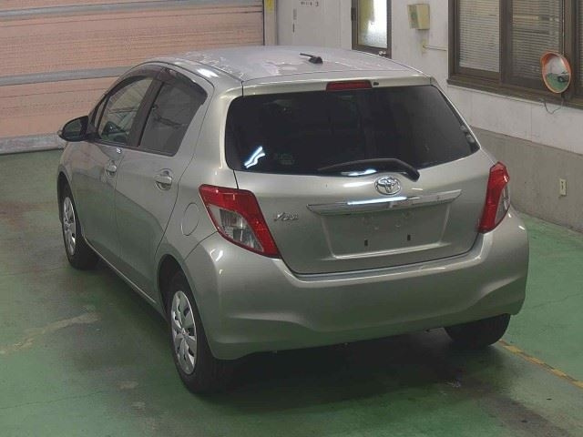 TOYOTA VITZ 2011