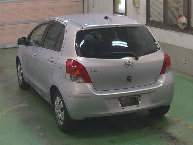 TOYOTA VITZ 2010