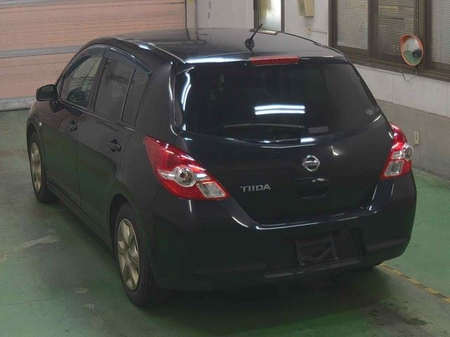NISSAN TIIDA 2010