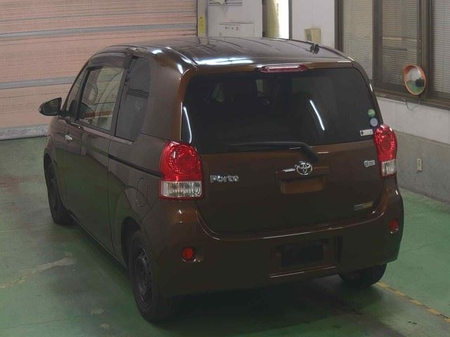 TOYOTA PORTE 2012