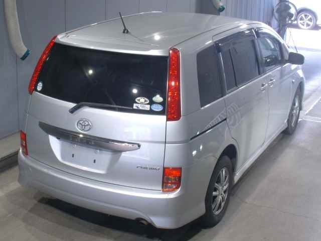 TOYOTA ISIS 2009