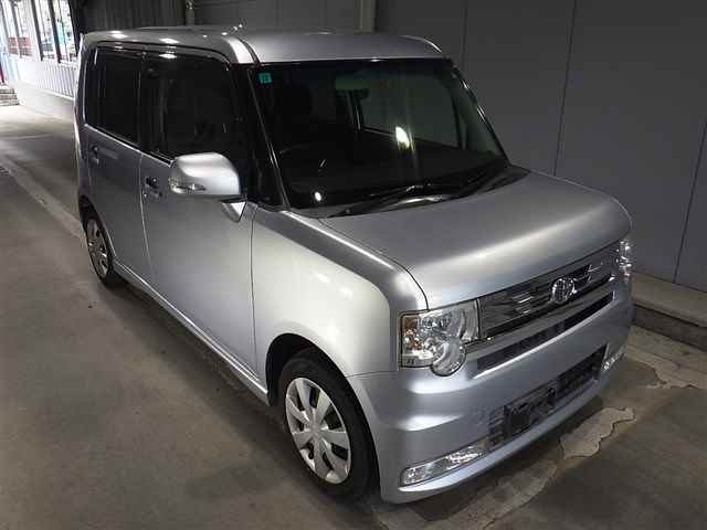 TOYOTA PIXIS SPACE 2011