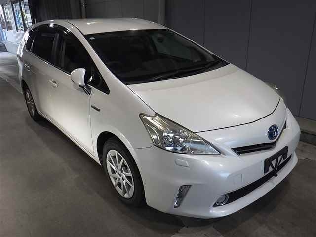 TOYOTA PRIUS ALPHA 2012