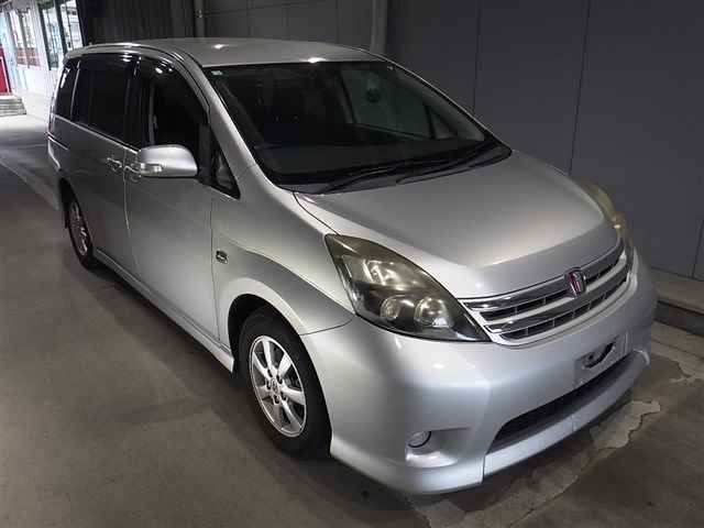 TOYOTA ISIS 2011
