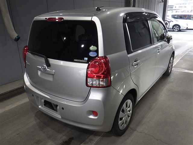 TOYOTA PORTE 2015