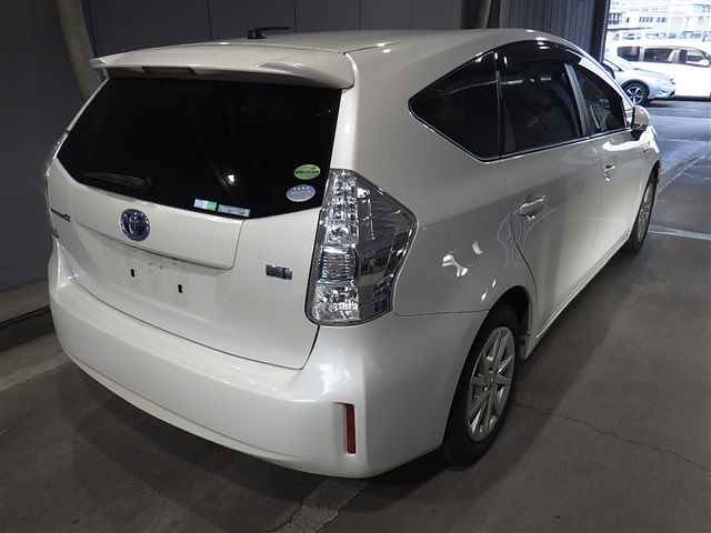 TOYOTA PRIUS ALPHA 2012