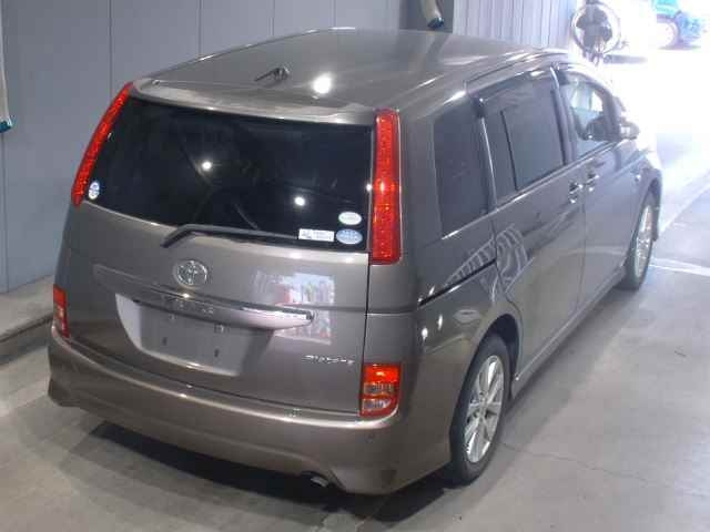 TOYOTA ISIS 2009