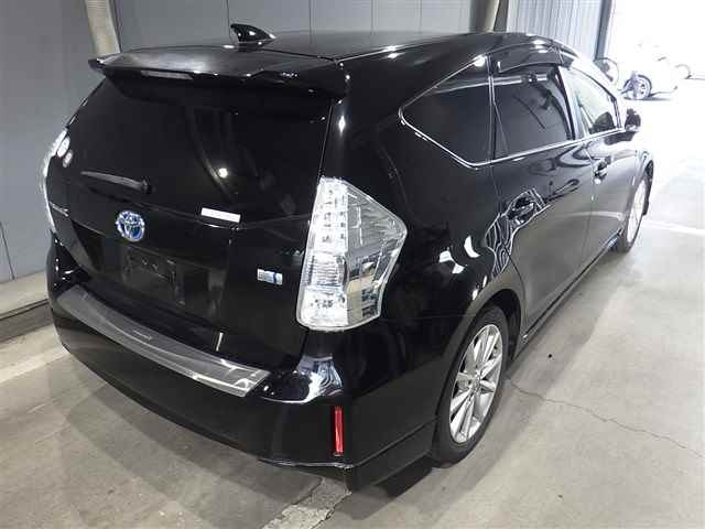 TOYOTA PRIUS ALPHA 2013