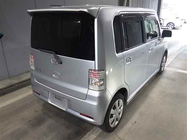 TOYOTA PIXIS SPACE 2011