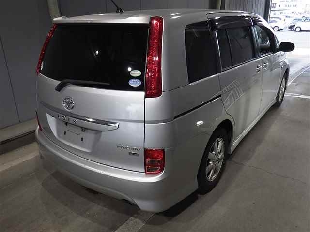 TOYOTA ISIS 2011
