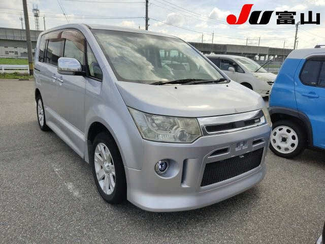 MITSUBISHI DELICA D5 2011