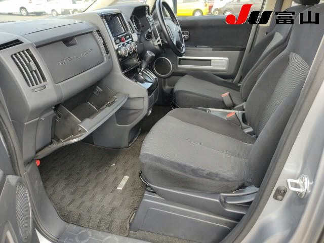 MITSUBISHI DELICA D5 2011