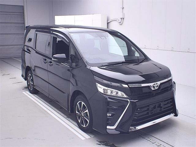 TOYOTA VOXY 2021
