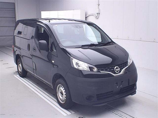 NISSAN NV200 2020