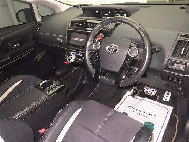 TOYOTA PRIUS ALPHA 2015