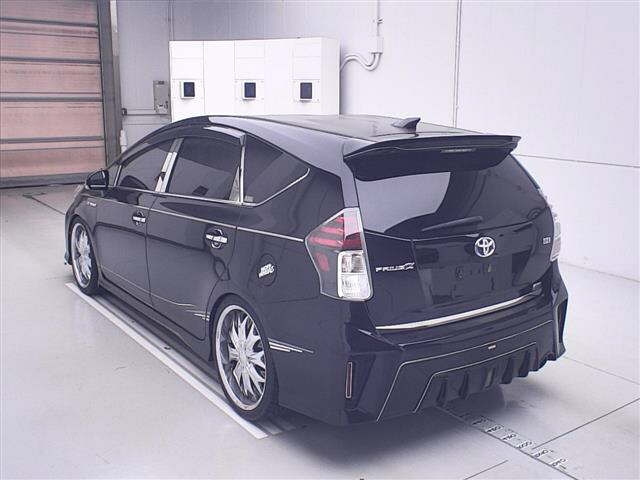 TOYOTA PRIUS ALPHA 2015