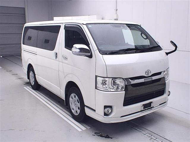 TOYOTA HIACE VAN 2018