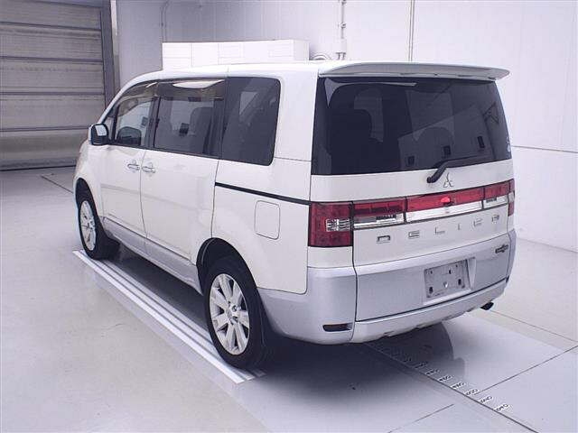 MITSUBISHI DELICA D5 2011