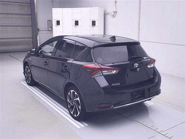 TOYOTA AURIS 2016