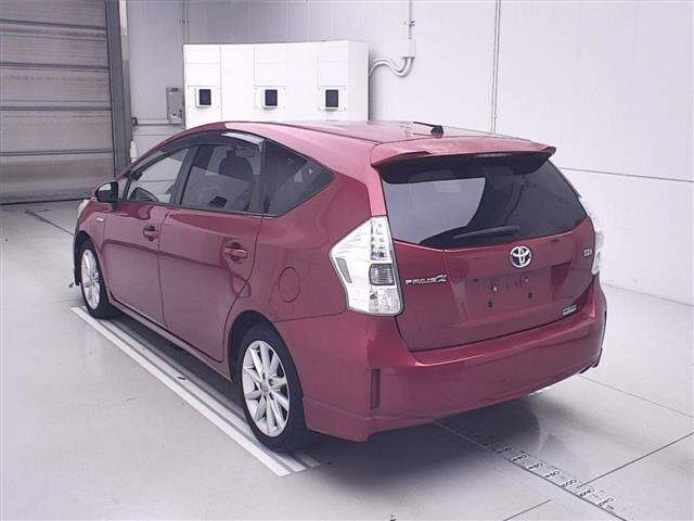 TOYOTA PRIUS ALPHA 2012